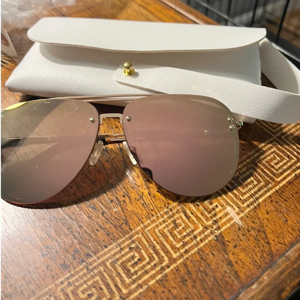 2-pack Vivienfang sunglasses black and gold tone‎ mirrored aviator
